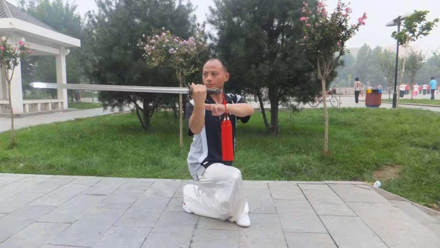 离婚后带娃跑步三年，男子变身健康达人，压力释放助力生活转变