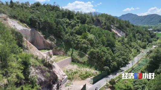 河北邯郸矿坑变身生态景区，昔日废弃地焕发新生